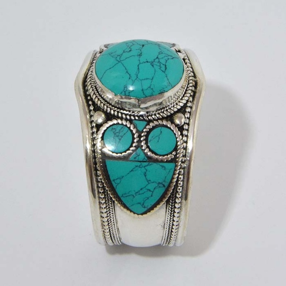 Handcrafted Tibetan Green Turquoise Stone Bracelet - Picture 2 of 4